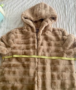 Abrigo pelo sintético beige talla L/XL