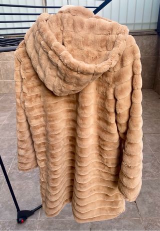 Abrigo pelo sintético beige talla L/XL