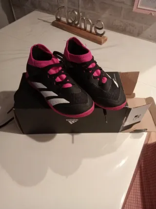 Botas Adidas Predator Niño Negras/Fucsia