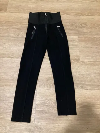 Pantalón pitillo negro Highly Preppy Talla XS