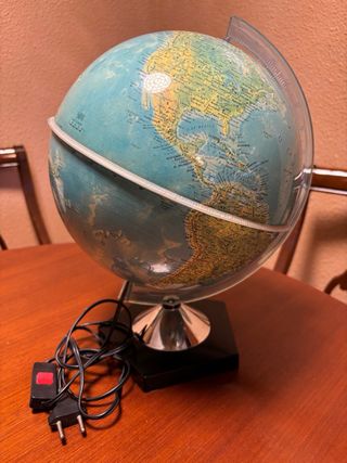 Globo terráqueo Salvat Años 80 con luz