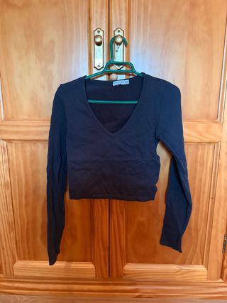 Crop top negro manga larga