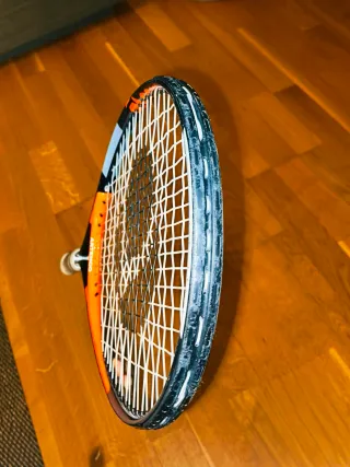 Raqueta de tenis Artengo con funda Slazenger.