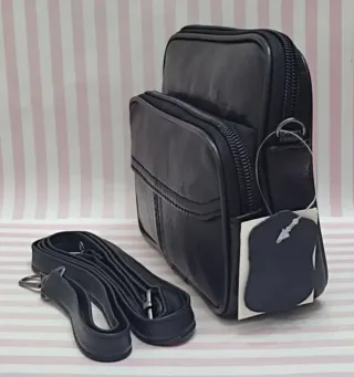 REBAJA! BOLSO RIÑONERA DE PIEL NEGRA. BANDOLERA