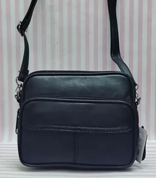 REBAJA! BOLSO RIÑONERA DE PIEL NEGRA. BANDOLERA