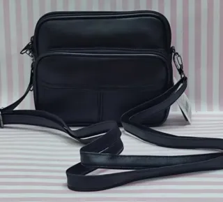 REBAJA! BOLSO RIÑONERA DE PIEL NEGRA. BANDOLERA