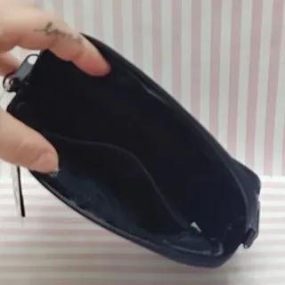 REBAJA! BOLSO RIÑONERA DE PIEL NEGRA. BANDOLERA