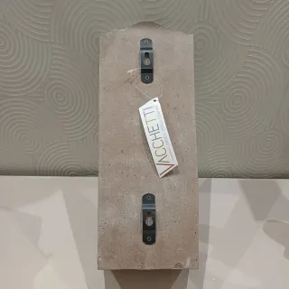 Apribottiglie da parete Vacchetti con etichetta