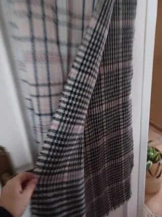 Bufanda de cuadros rosa y negra reversible