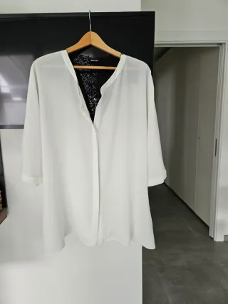 Sottogiacca bianco con pizzo nero