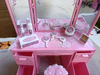Tocador Barbie Rosa con Accessori
