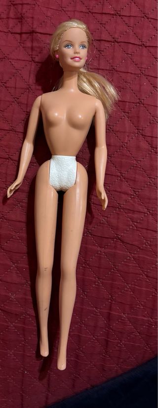 Barbie con abito bianco