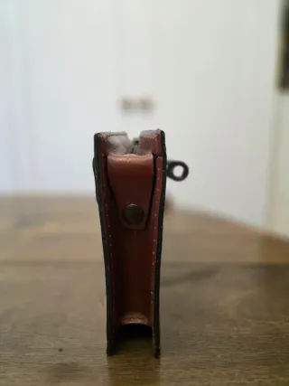 Bolso de mano de cuero marrón