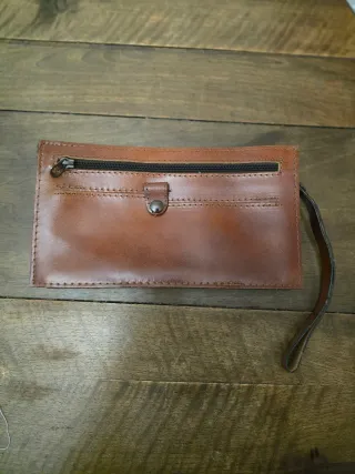 Bolso de mano de cuero marrón
