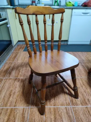 Mesa y sillas comedor madera