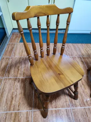 Mesa y sillas comedor madera
