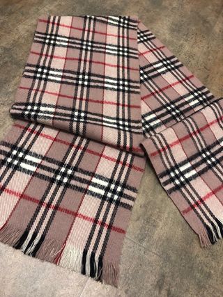 Bufanda clásica cuadros flecos beige y rojo