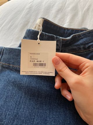 Pantalones vaqueros anchos con botones