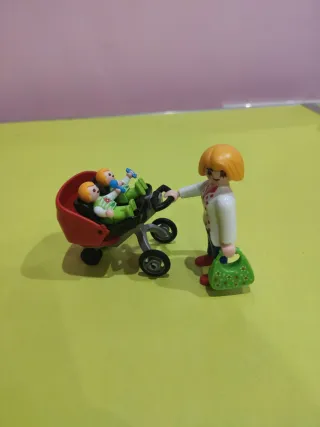 Playmobil mamá con carrito gemelos