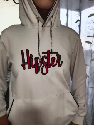 Sudadera deportiva y juvenil, con capucha.