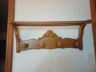 Perchero de madera rústico