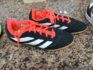 Zapatillas Adidas Negras y Rojas