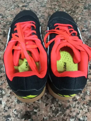 Zapatillas Adidas Negras y Rojas