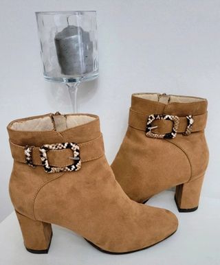 Preciosos Botines beige. 37.