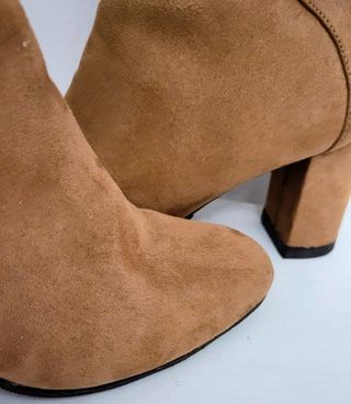 Preciosos Botines beige. 37.