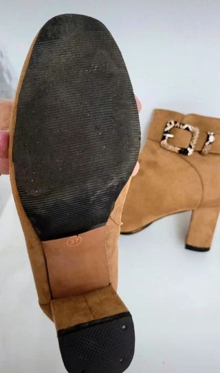 Preciosos Botines beige. 37.