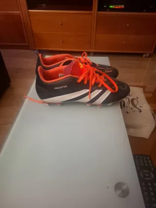 Botas de fútbol Adidas Predator casi nuevas