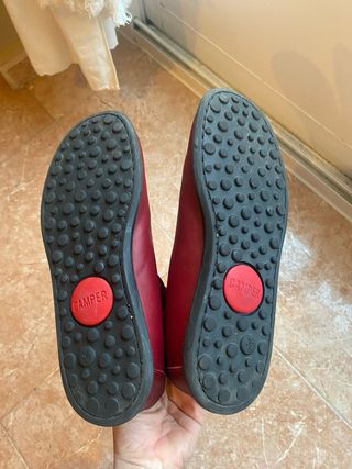 Botín camper burdeos con cremallera