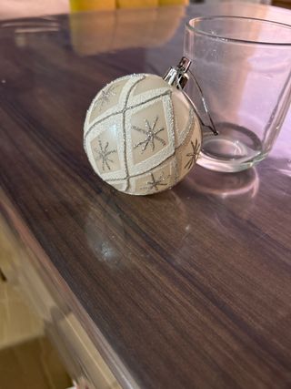 Bola Decorativa Navideña Blanca y Plateada