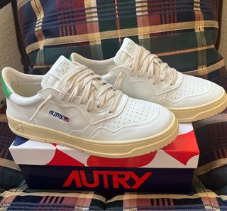 Zapatillas Autry Talla 44 Blancas y Verdes