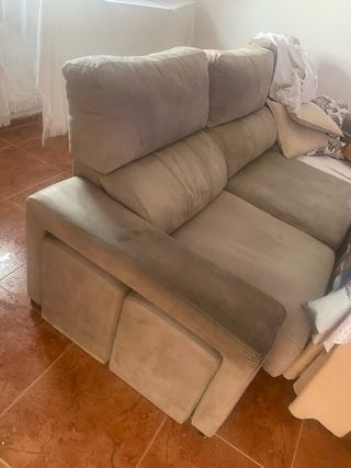 Sofá de tela beige y marrón