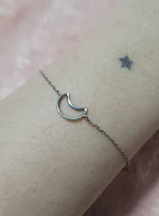 Pulsera de plata con diseño de luna