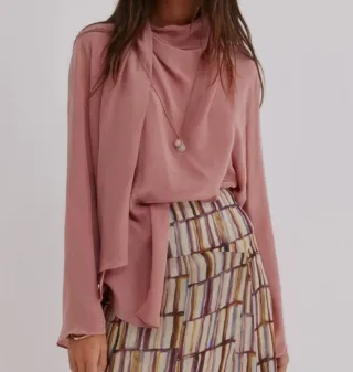 Blusa cruzada asimétrica blanca