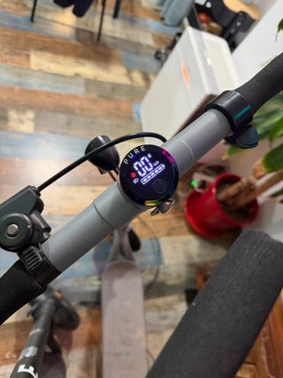 Patinetes Eléctricos PURE (Negro y Gris)