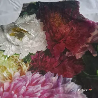 Concha decorada con decoupage floral