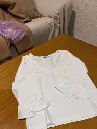 Camiseta Zara manga acampanada blanca
