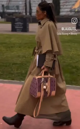 Gabardina/ Trench GUTS & LOVE.