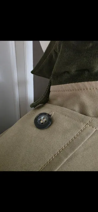 Gabardina/ Trench GUTS & LOVE.