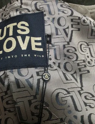 Gabardina/ Trench GUTS & LOVE.