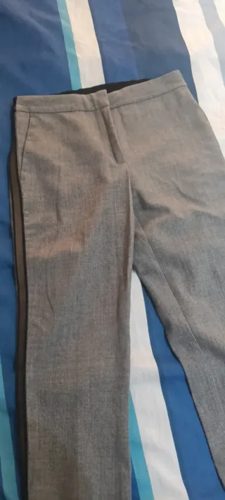 Pantalón vestir Zara gris XS raya lateral