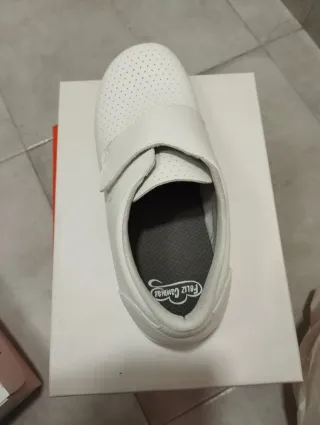 Zuecos blancos para trabajar