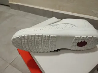 Zuecos blancos para trabajar