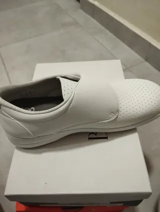 Zuecos blancos para trabajar