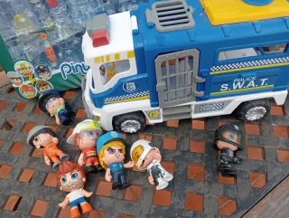 Lote Pinypon: Camión SWAT y Accesorios