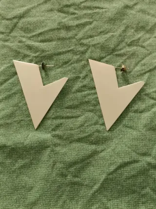 Orecchini V stilizzata acciaio
