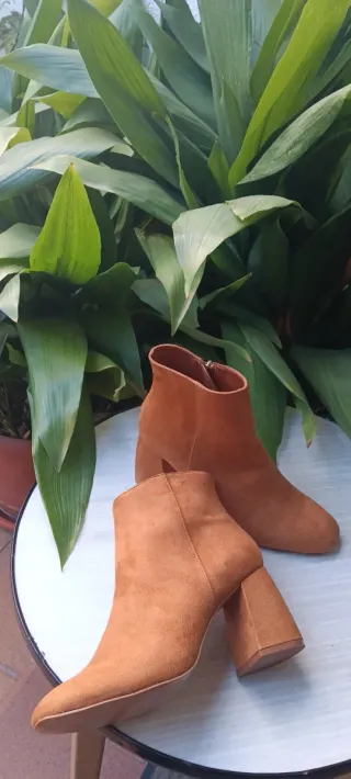 Botines sin estrenar con etiqueta.